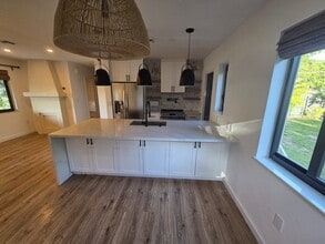 8 Corydon Dr in Miami Springs, FL - Building Photo - Building Photo
