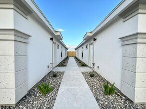 1408 S Yankton St, Unit 1 in Alton, TX - Building Photo - Building Photo