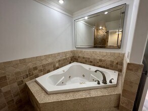 610 Cross Ave in Los Angeles, CA - Building Photo - Building Photo