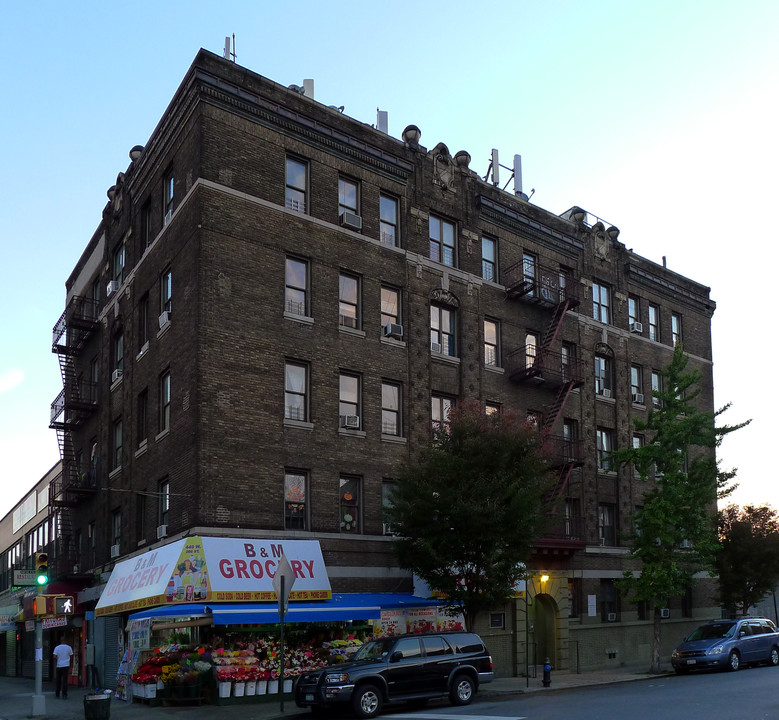 449 W 206th St in New York, NY - Building Photo