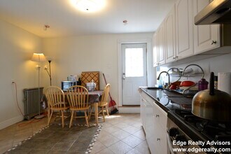 272 Crescent St, Unit 2 in Waltham, MA - Building Photo - Building Photo