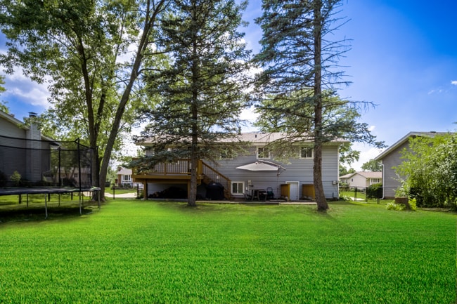 908 Jeffery Ct in Schaumburg, IL - Building Photo - Building Photo