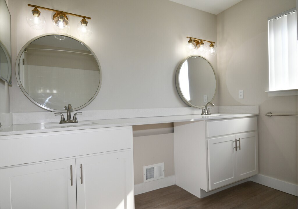 Manor Apartments in Sterling Heights, MI