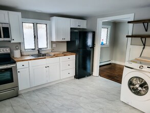 131 Durham Rd in Freeport, ME - Building Photo - Building Photo