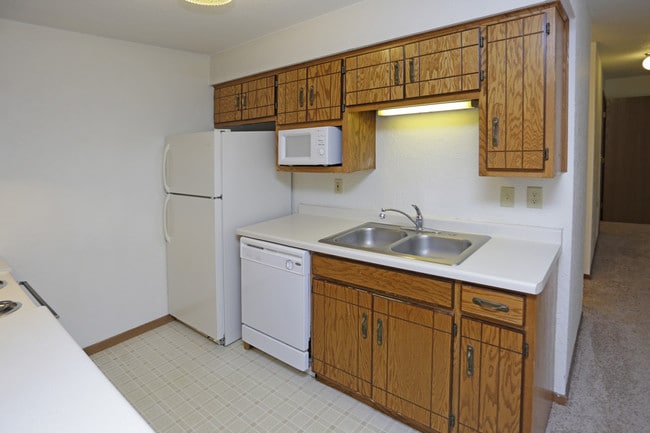 College Living St. Cloud in St. Cloud, MN - Building Photo - Interior Photo