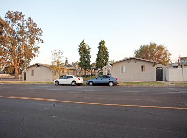 110-112 Kentucky St in Bakersfield, CA - Building Photo - Building Photo