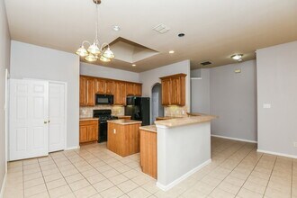 1100 Hillwood Dr in Saginaw, TX - Foto de edificio - Building Photo