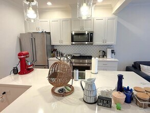 7 Lily Pond Ln in Lexington, MA - Building Photo - Building Photo