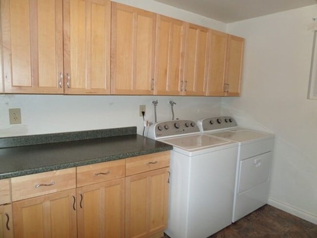 26811 SE Duthie Hill Rd in Issaquah, WA - Building Photo - Building Photo