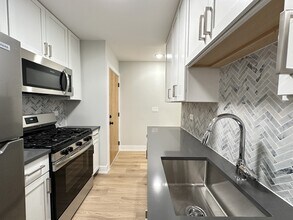 531 W Aldine Ave, Unit R01A in Chicago, IL - Foto de edificio - Building Photo