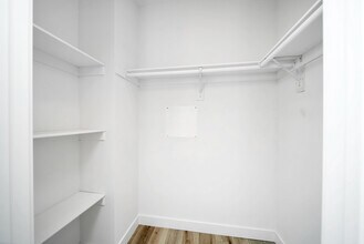 1111 N Kenmore Ave in Los Angeles, CA - Foto de edificio - Building Photo