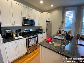 405 S Huntington Ave, Unit 1R in Boston, MA - Building Photo - Building Photo