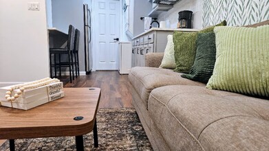 222 Walnut St NW, Unit B2 in Atlanta, GA - Foto de edificio - Building Photo