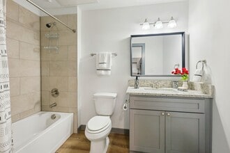 The Vues Apartments in Dallas, TX - Building Photo - Building Photo