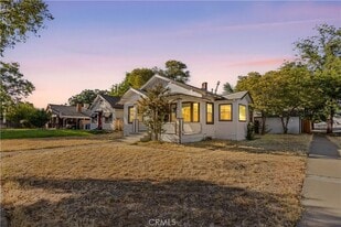 77 E Main St in Merced, CA - Building Photo