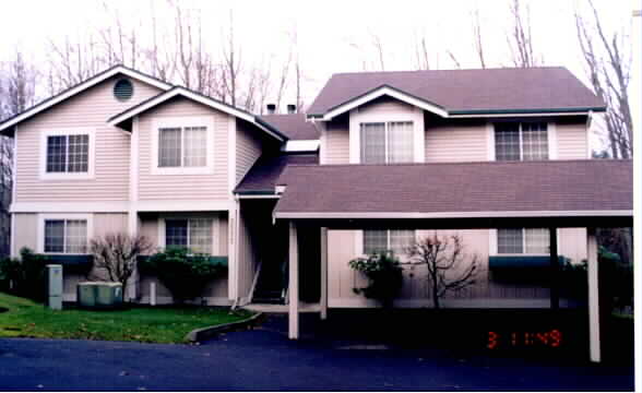 5511-5513 Cirque Dr W in University Place, WA - Building Photo - Building Photo