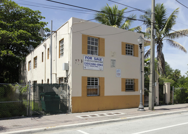 3440 Grand Ave in Miami, FL - Building Photo - Building Photo