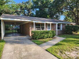 805 Walthour Rd in Savannah, GA - Building Photo