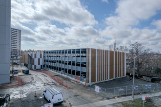 150 Paisley Blvd W in Mississauga, ON - Building Photo - Building Photo