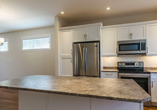 716 Victoria Rd in Nanaimo, BC - Building Photo - Building Photo
