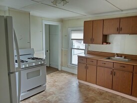 24 Jay St, Unit Apt. 2 upstairs in Gloversville, NY - Building Photo