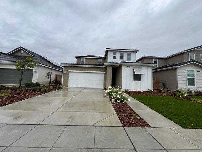 997 Pioneer Dr W in Madera, CA - Building Photo - Building Photo