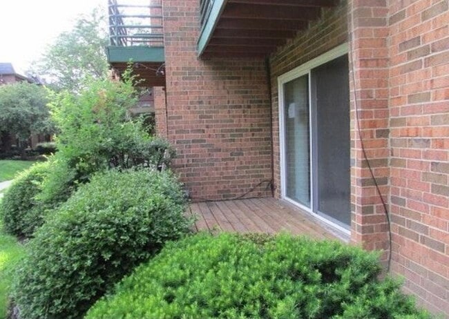 929 Buccaneer Dr, Unit 1 in Schaumburg, IL - Building Photo - Building Photo