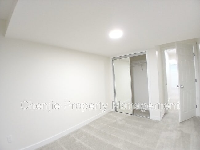 5144 Kinney Pl SW in Edmonton, AB - Building Photo - Building Photo