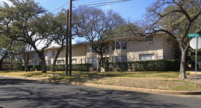 Windsor Oaks Apartments in Austin, TX - Building Photo - Building Photo