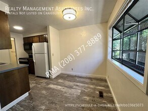 1522 S Denver Ave in Boise, ID - Foto de edificio - Building Photo