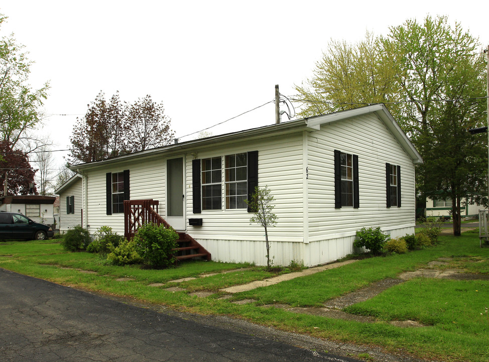 Arcola Place in Madison, OH - Foto de edificio