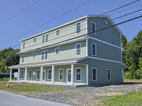 7 Greycourt Ave in Chester, NY - Building Photo - Building Photo