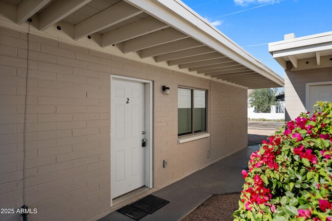 3949 E Earll Dr in Phoenix, AZ - Foto de edificio - Building Photo