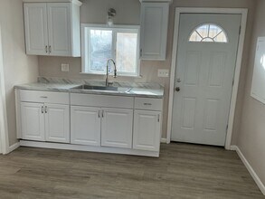 4555 W Fond du Lac Ave in Milwaukee, WI - Building Photo - Building Photo