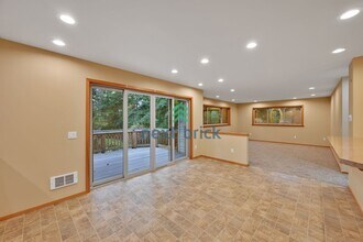 245 Russell Rd in Camano, WA - Building Photo - Building Photo