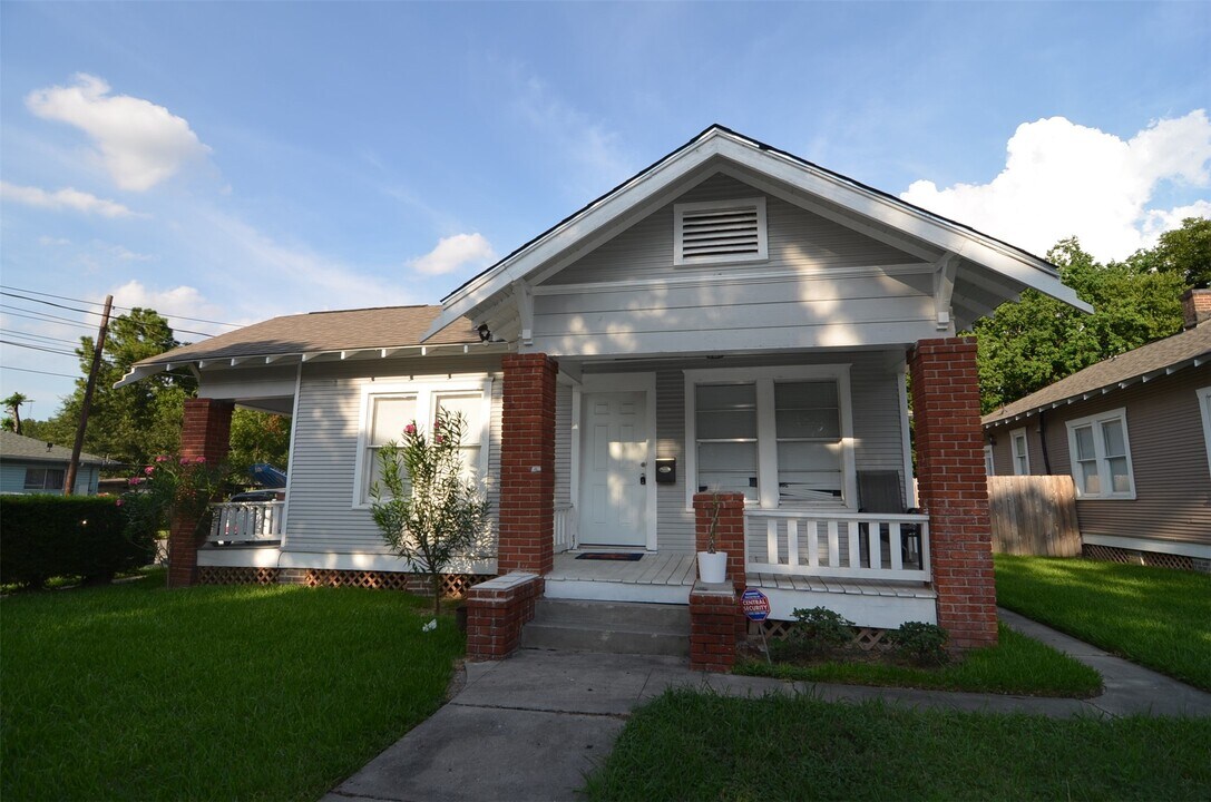 2120 McKee St in Houston, TX - Foto de edificio