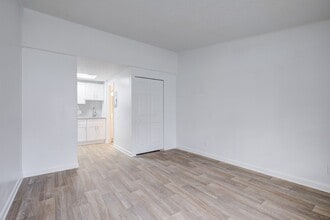 Manchester in Jacksonville, FL - Building Photo - Building Photo