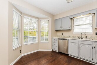 5340 Village Way in Nashville, TN - Building Photo - Building Photo