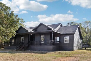 385 Alta Vista Dr in Bastrop, TX - Building Photo