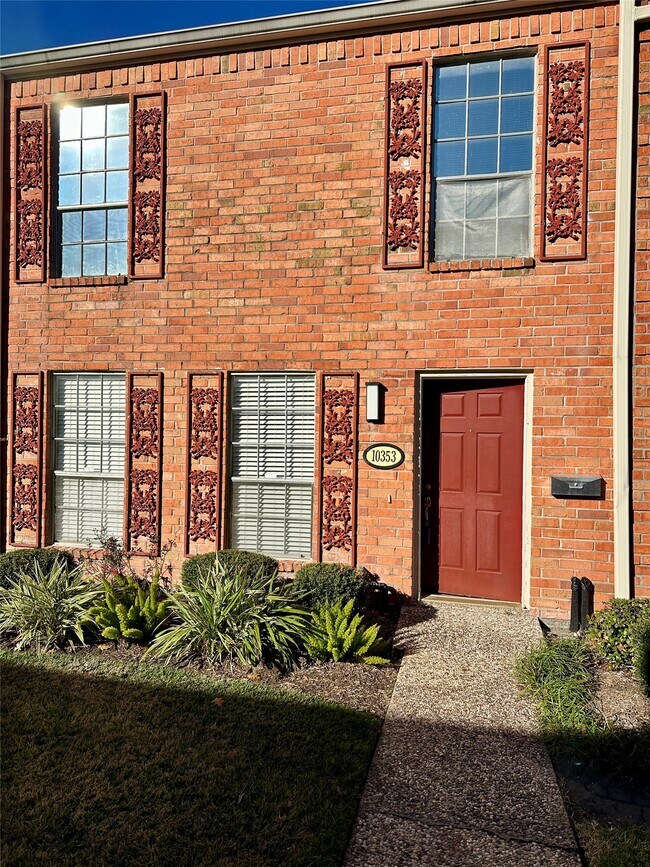 property at 10353 Briar Forest Dr