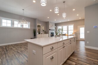 805 28th St NW in Minot, ND - Building Photo - Building Photo