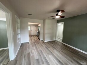 205 Ruberia Ave in Pensacola, FL - Foto de edificio - Building Photo
