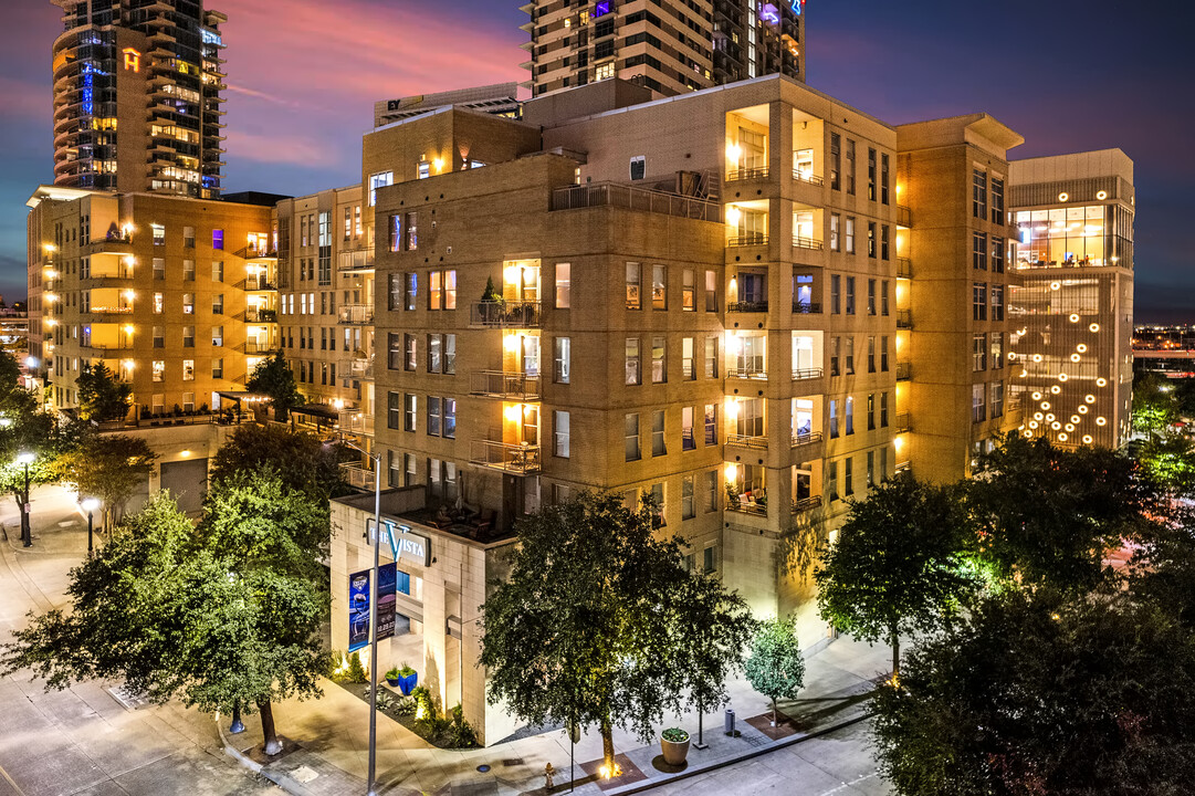 Vista at Dallas in Dallas, TX - Foto de edificio