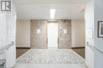 11 Woodman Dr S in Hamilton, ON - Building Photo - Building Photo