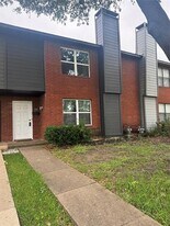 323 Towne House Ln in Richardson, TX - Building Photo