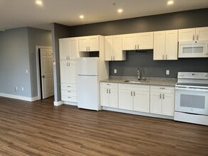 10 S Lake Ave, Unit Apt A in Bergen, NY - Building Photo - Building Photo