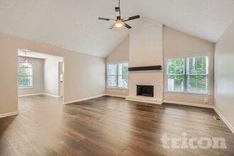 985 Brookmont Dr S W in Marietta, GA - Foto de edificio - Building Photo