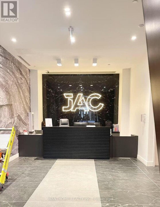 308-2308 Jarvis St in Toronto, ON - Building Photo