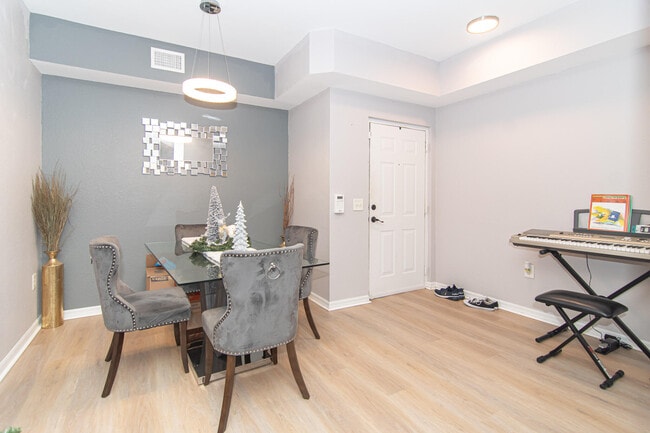 350 Crestwood Cir in Royal Palm Beach, FL - Building Photo - Building Photo