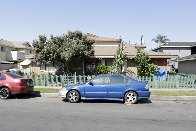 15911 S Myrtle Ave in Tustin, CA - Building Photo - Building Photo